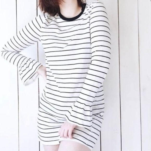 Urban Outfitters Dresses & Skirts - NWT UO Kimchi Blue Bell Sleeve Dress